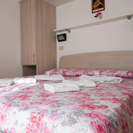 Hotel Lea B&B Pensione Completa Rimini Esterno foto