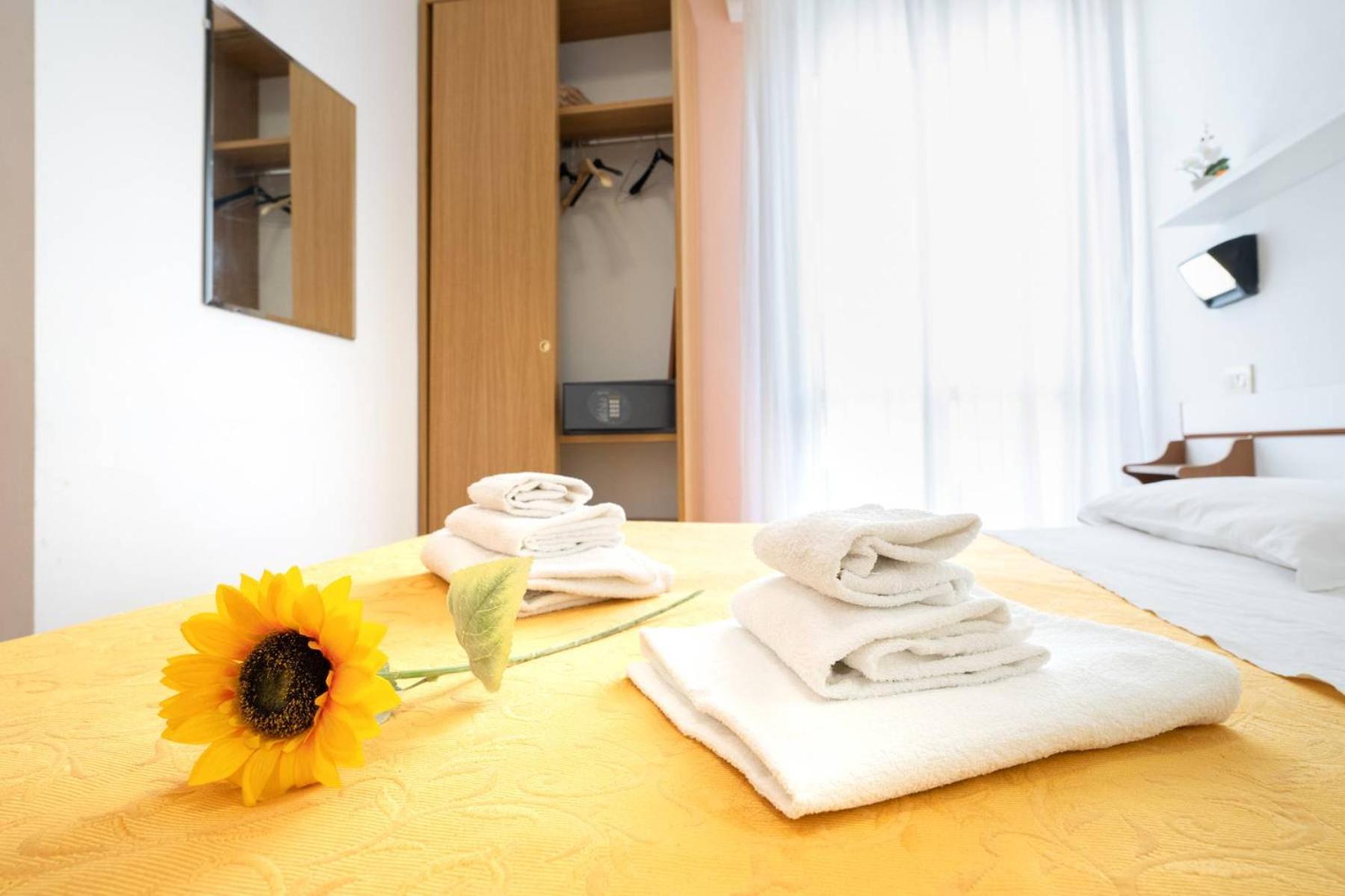 Hotel Lea B&B Pensione Completa Rimini Esterno foto